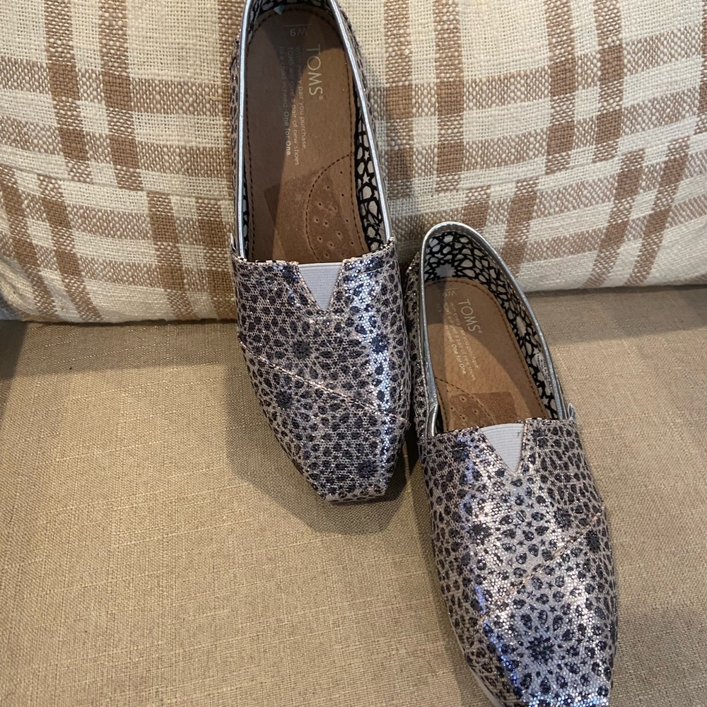 TOMS shoes, women size 9